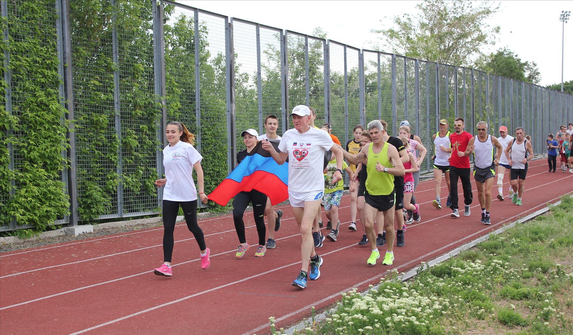 Свыше 500 легкоатлетов Донбасса собрались в Донецке на соревнованиях в честь Дня Республики