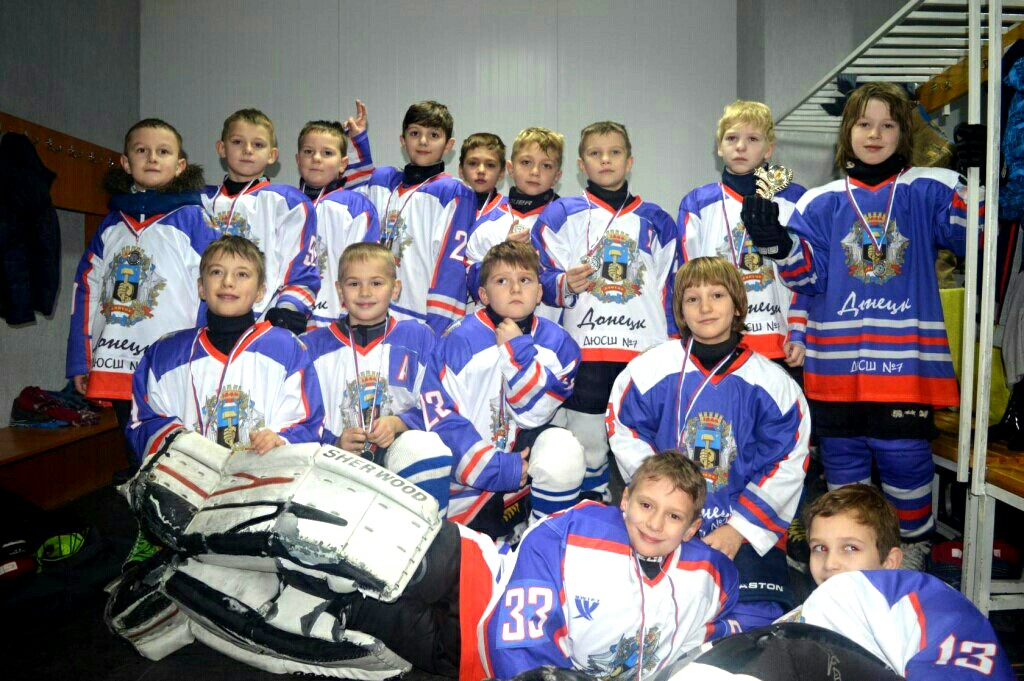 Хоккеисты ДНР провели серию выездных игр в рамках турнира в Луганске