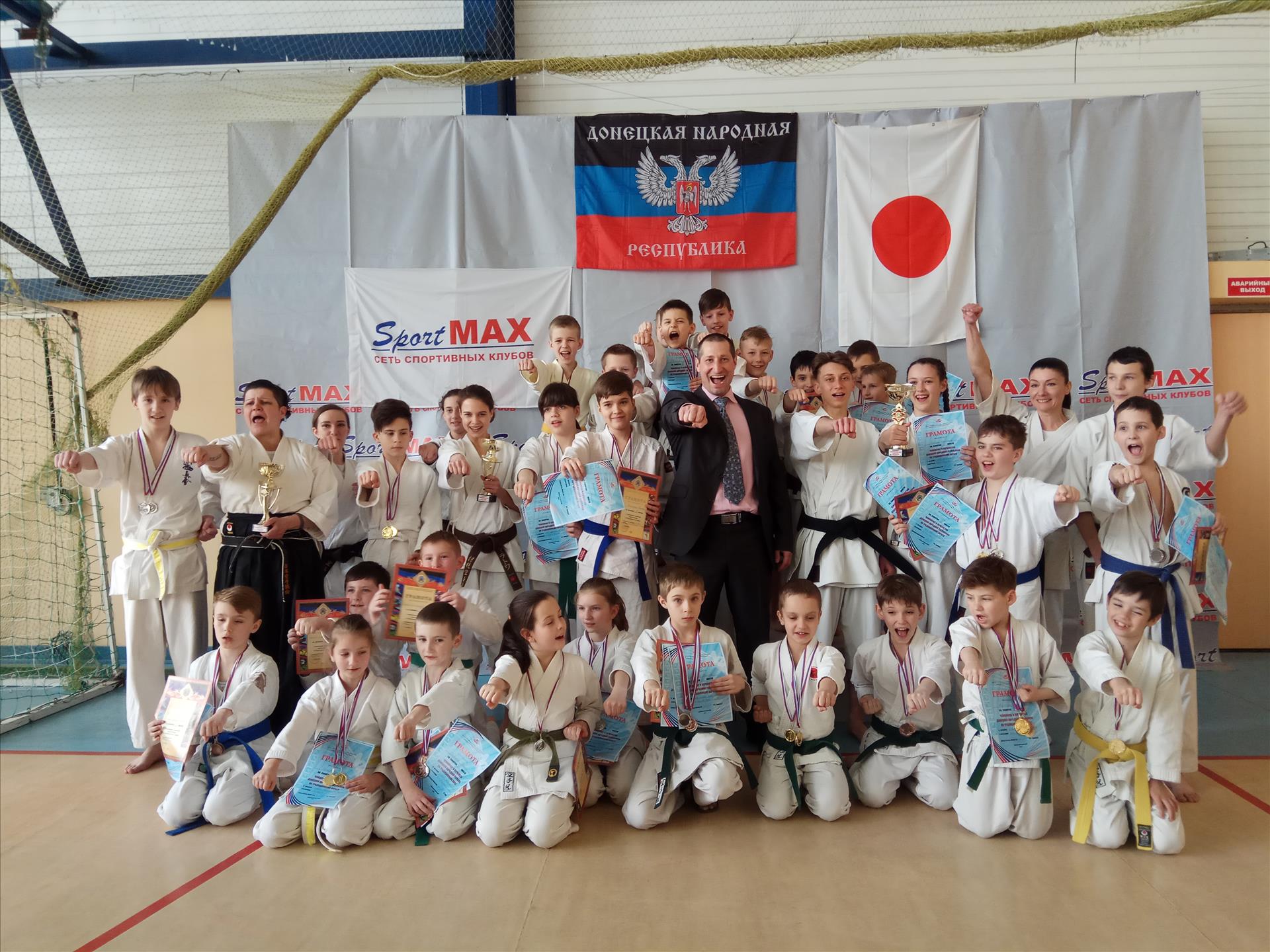 Спортивный клуб "Кайдзен" стал победителем соревнований ДНР по традиционному каратэ