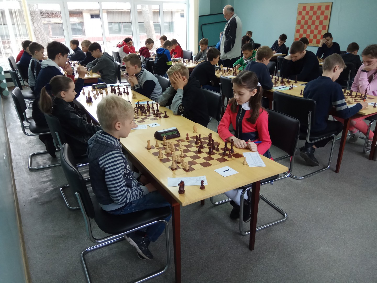 Стартовал турнир по шахматам среди мальчиков и девочек до 13 лет