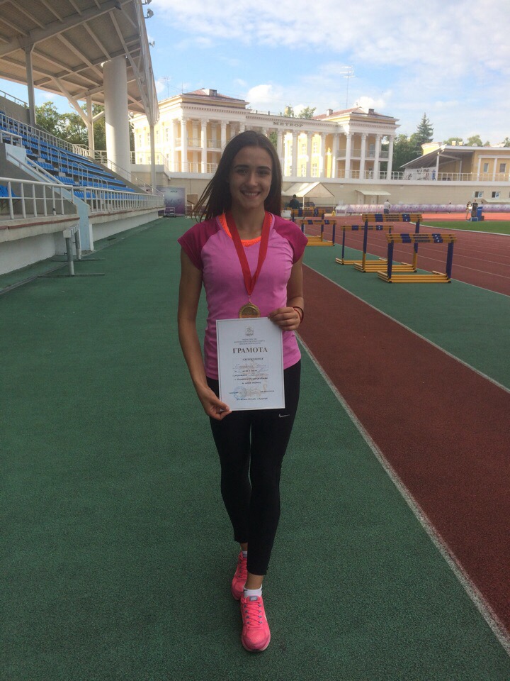 Анна Бессалая заняла первое место на легкоатлетическом турнире в Московской области