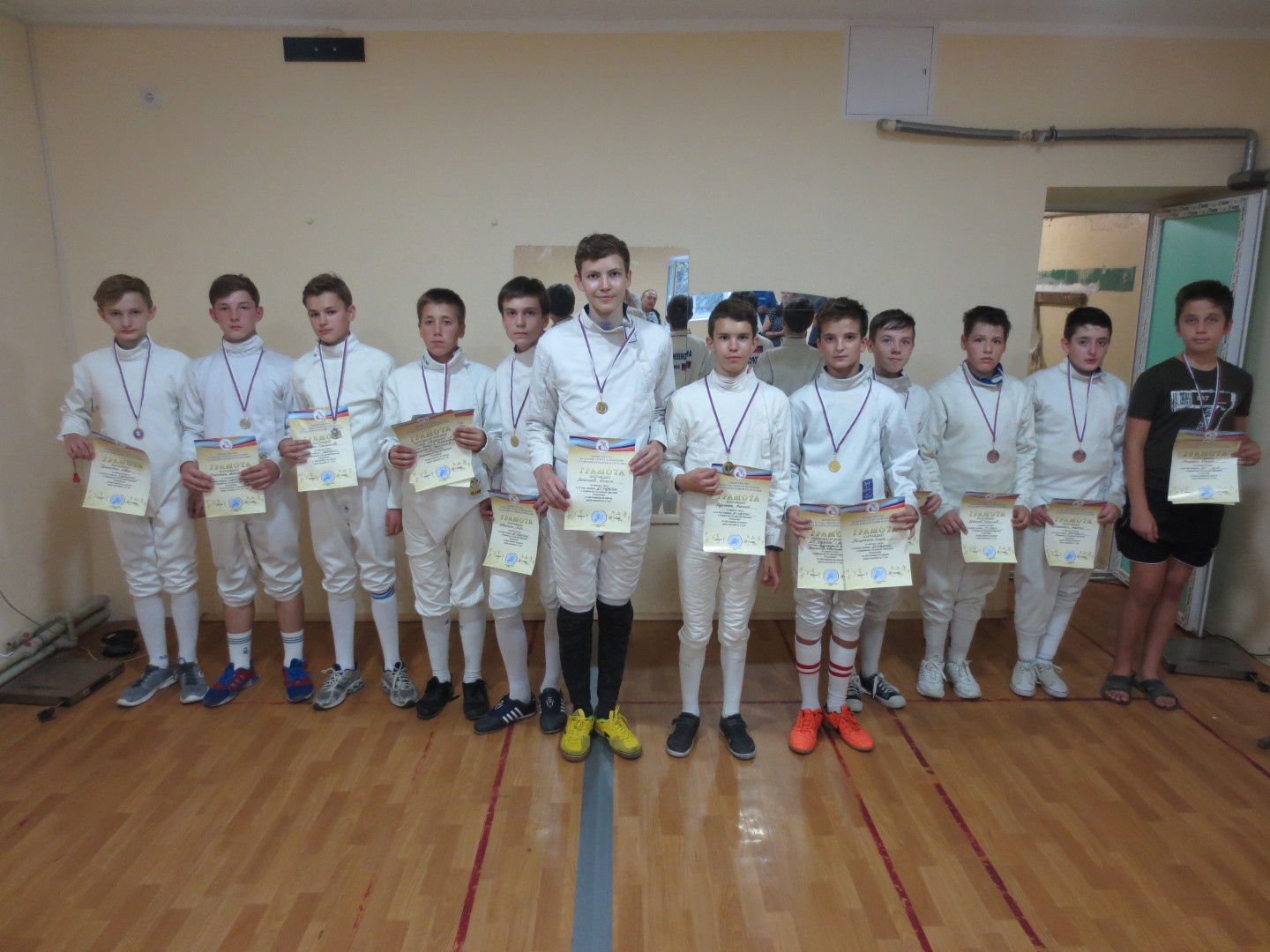 Донецкие шпажисты взяли первое место на соревнованиях в Луганске
