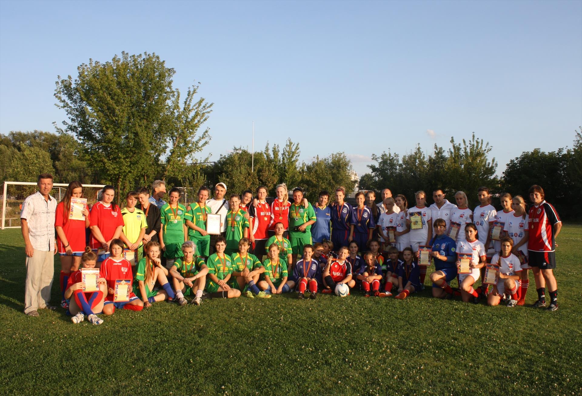 В Донецке состоялся чемпионат города по футболу среди женских команд
