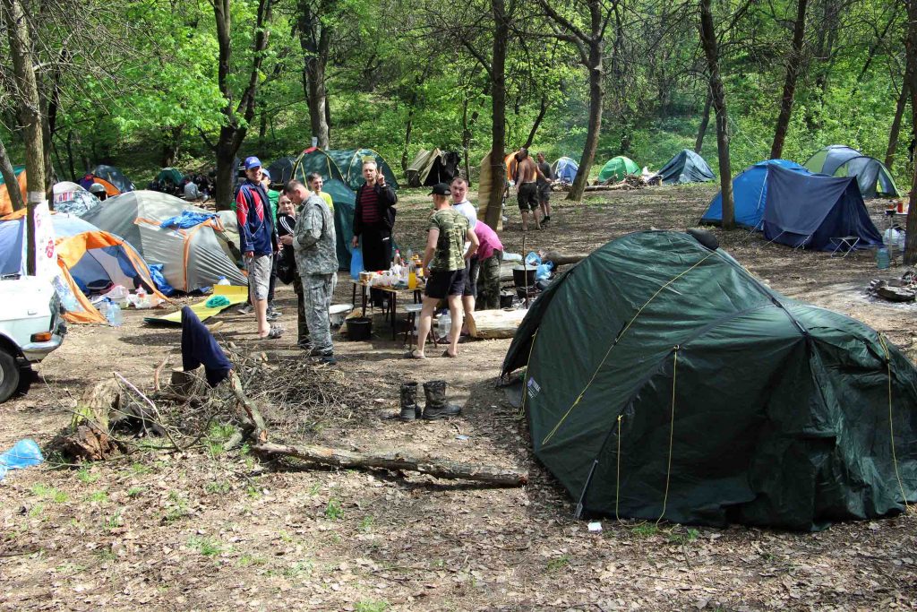Около 150 поклонников экотуризма со всего Донбасса провели четырехдневный слет под Зуевкой