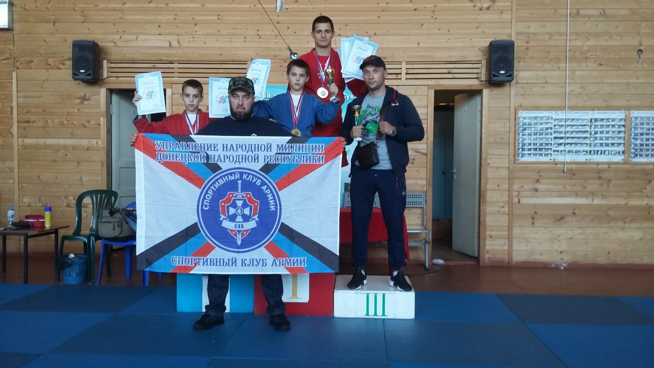 Сборная ДНР по боевому самбо завоевала 7 медалей на Кубке России в Санкт-Петербурге