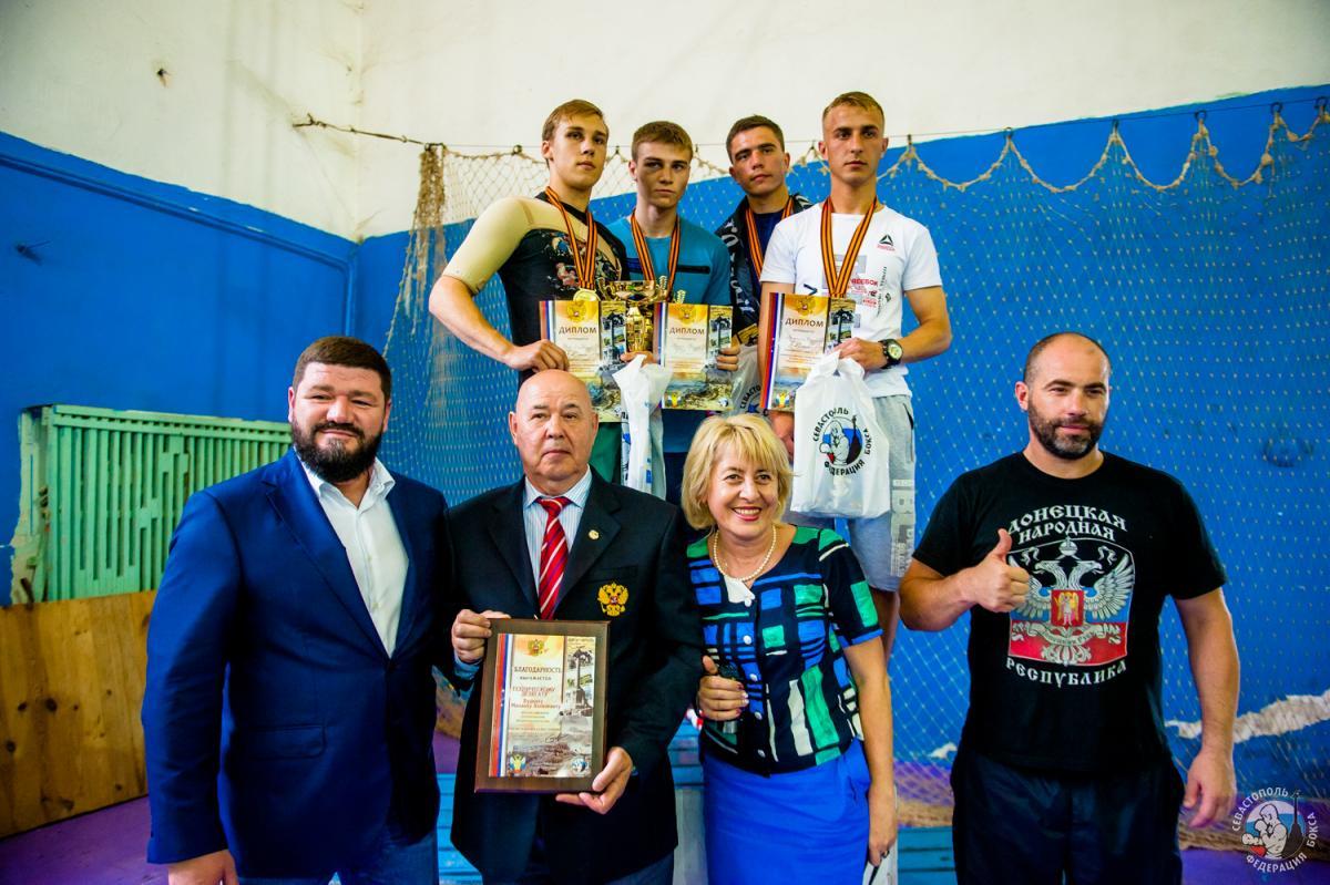 Боксеры из ДНР выступили в Севастополе