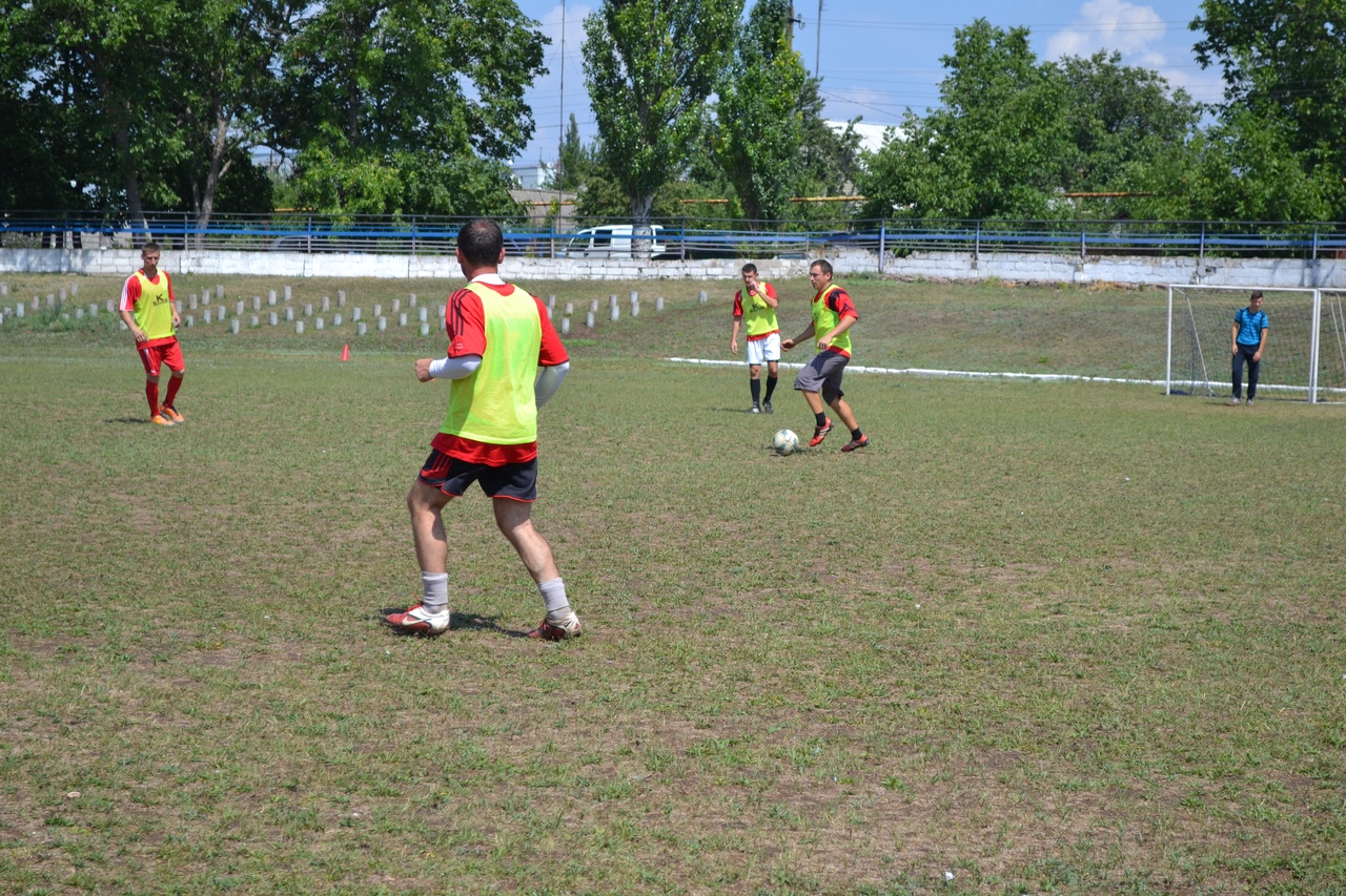 Турнир по футболу в Тельманово объединил порядка 50 спортсменов Донбасса