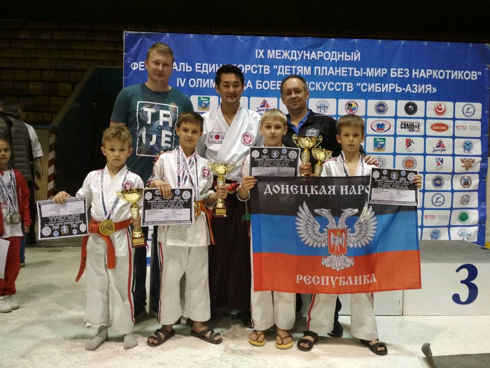 Двенадцать медалей завоевала сборная ДНР на Олимпиаде боевых искусств в Барнауле