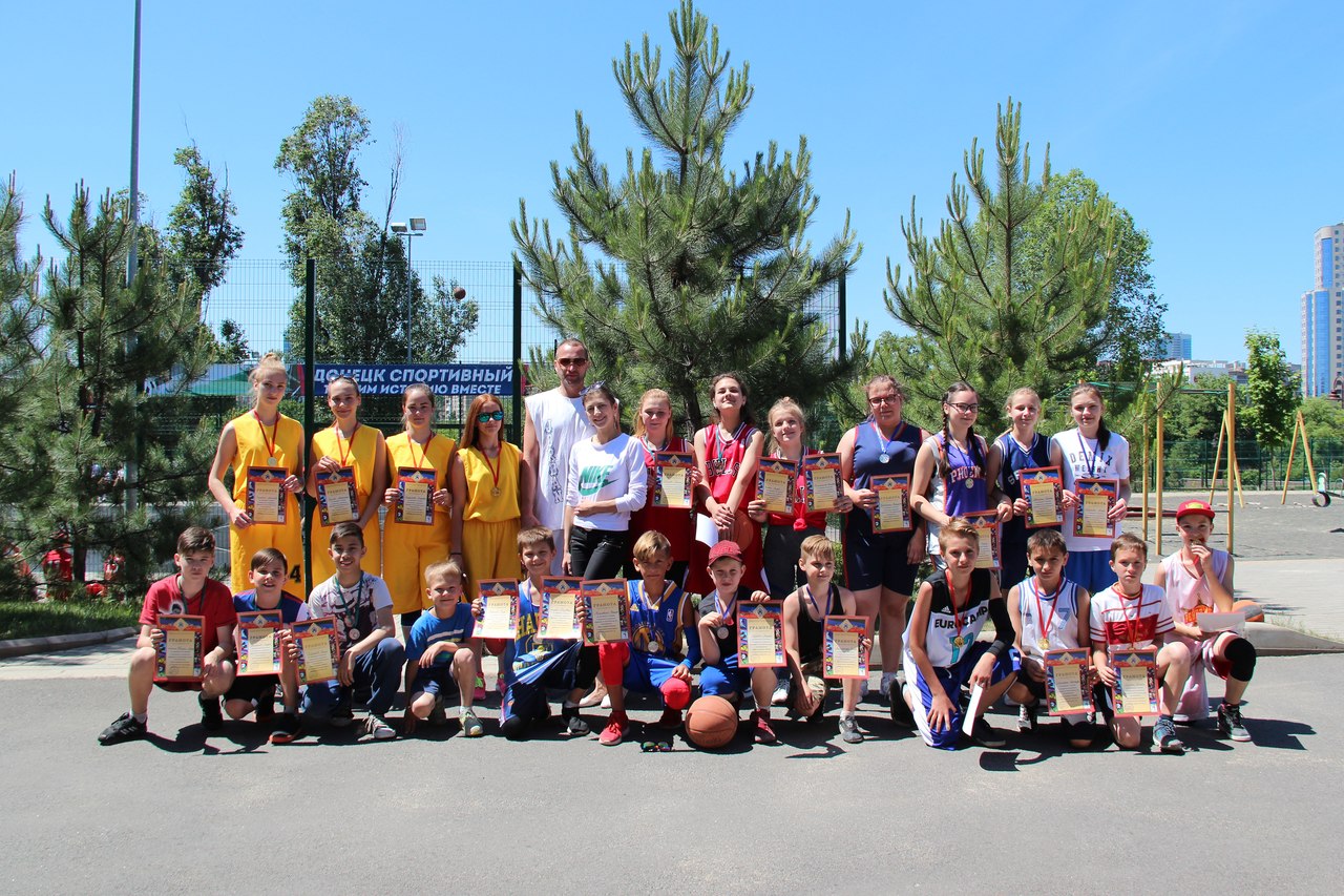 Порядка 200 баскетболистов Донбасса встретились в Донецке на масштабном турнире