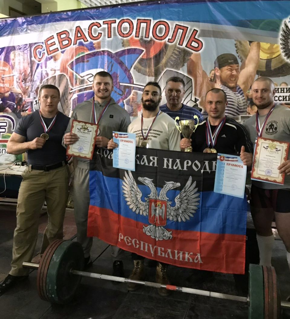 Первое командное место и ряд медалей завоевала сборная ДНР по пауэрлифтингу на турнире в Севастополе