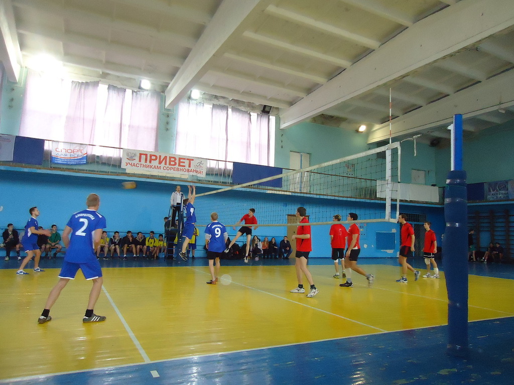 Соревнования в рамках молодежной спартакиады собрали в Макеевке более 60 волейболистов Донбасса