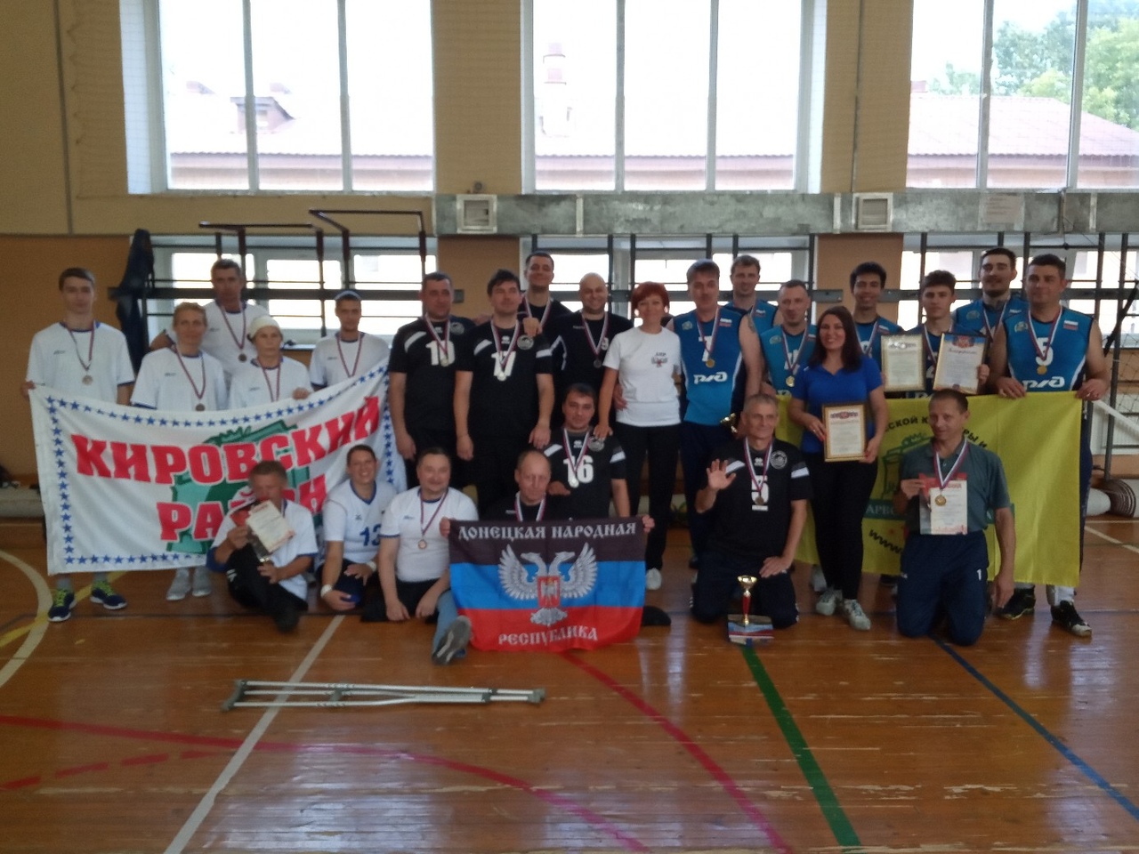 Команда ДНР завоевала «серебро» открытого турнира по волейболу сидя в Санкт-Петербурге