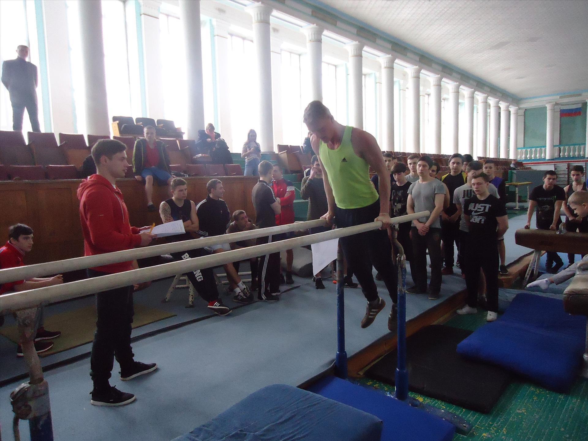 Студенты Донбасса встретились в Донецке на соревнованиях по силовому троеборью