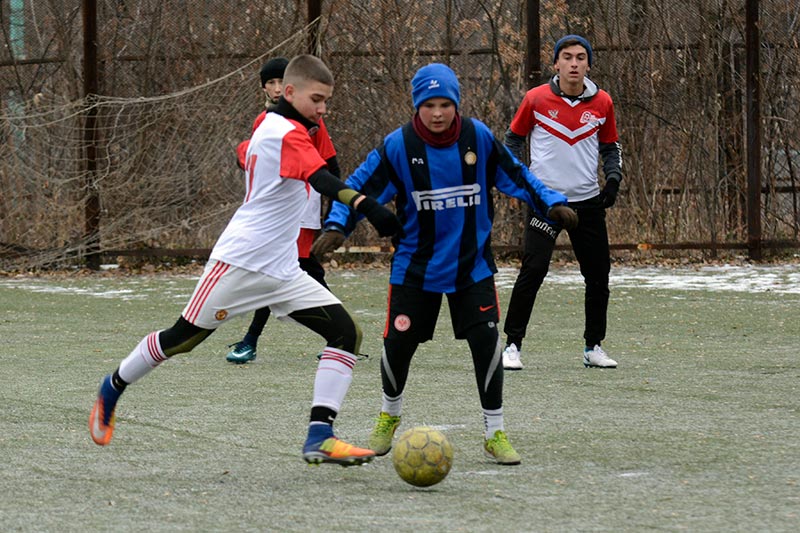 В Донецке состоялись игры зимнего первенства по футболу