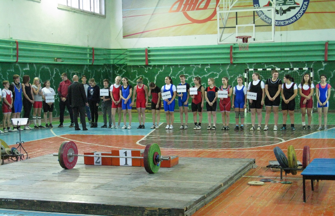 Тяжелоатлеты ДНР, ЛНР и РФ выступили на турнире по тяжелой атлетике в Иловайске