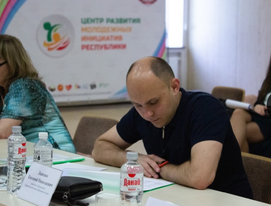 В Донецке прошла защита молодежных социально значимых проектов