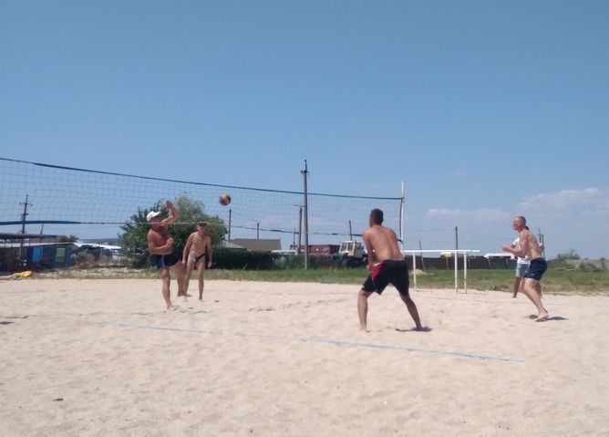 Турнир по пляжному волейболу собрал в Седово спортсменов из сельских районов Донбасса