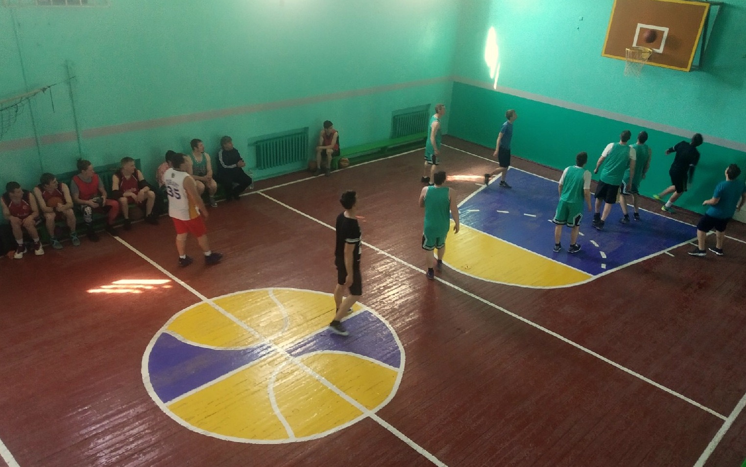 В Амвросиевке прошел турнир по баскетболу среди сборных команд сельский районов
