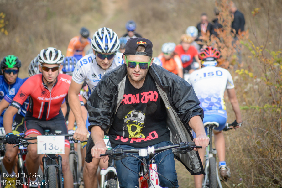 Соревнования по велоспорту объединили в Донецке спортсменов ДНР и ЛНР
